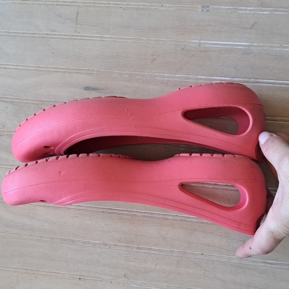 Crocs Pink Coral Lightweight Flexible Washable Feminine Ballet Slip On Flats - Picture 7 of 9